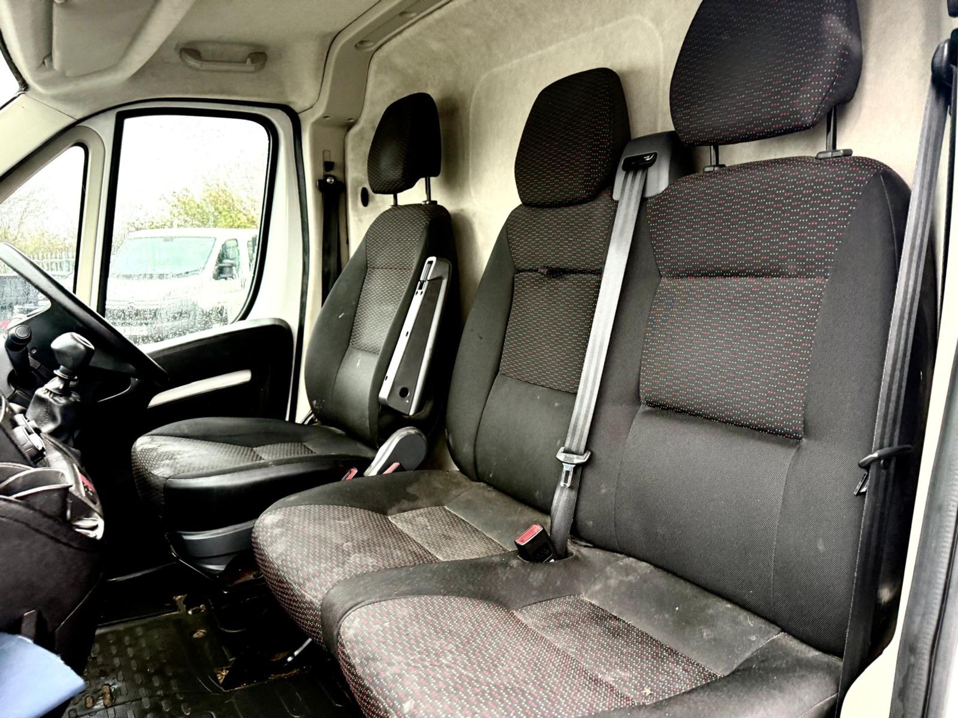 **ON SALE**Peugeot Boxer 335 2.2 BlueHDI 140 L2 H2 Professional 2020 '70 Reg' Sat Nav - A/C - ULEZ C - Image 10 of 16