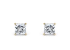 Princess Cut 4.00 Carat Diamond Earrings Set in 18kt Yellow Gold - E Colour VS Clarity - IGI