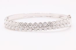 ( Natural ) Diamond 3.78 Carat 18K White Gold bangle - F/G Colour - VS Clarity