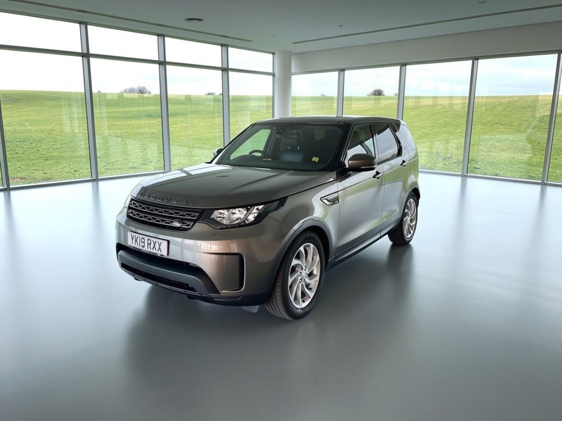 Range Rover Massive Land Rover Discovery Massive Spec Commercial 2019 '19 Reg' Only 80,965 ...