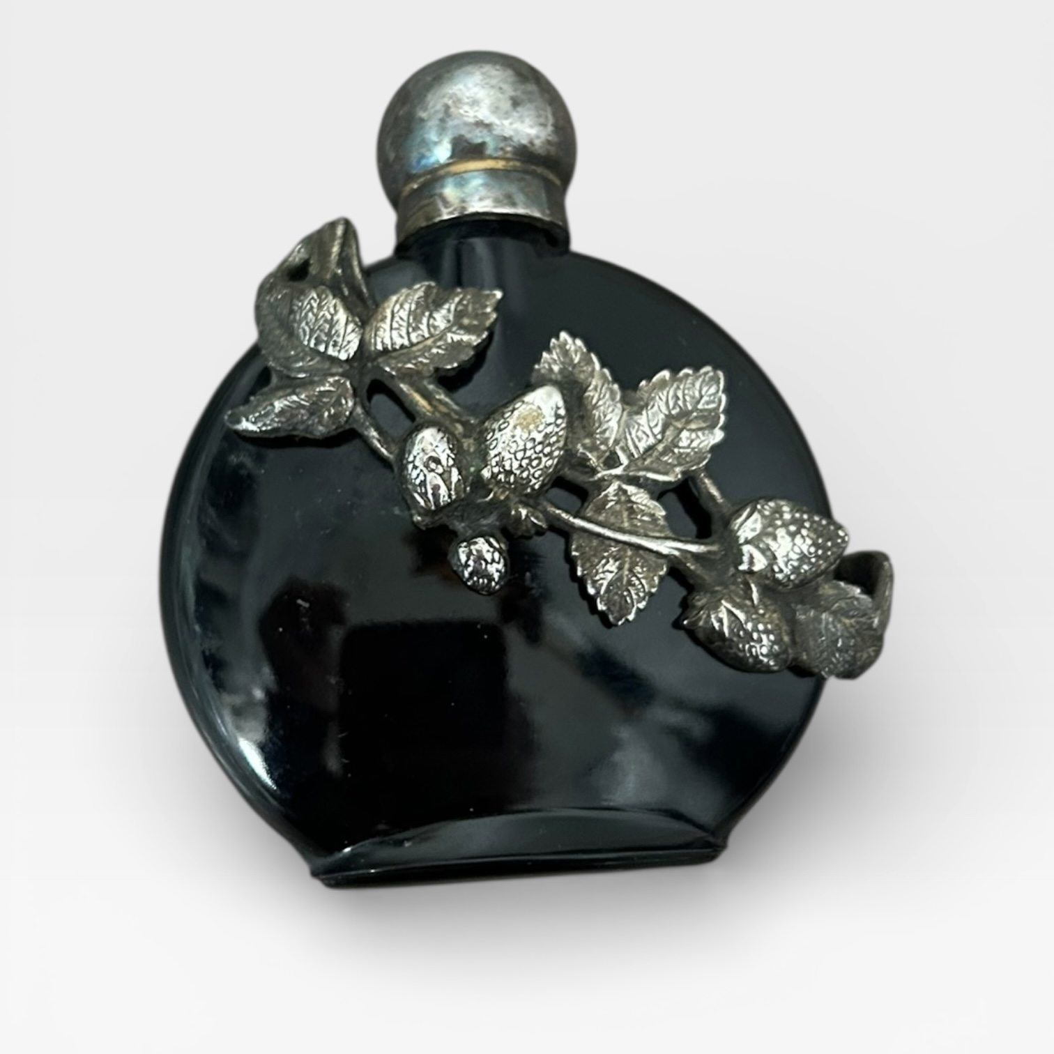 A selection of scent bottles, to include a tagua nut scent bottle, two painted glass long phials/sce - Image 2 of 5