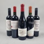 5 Mixed Wines including: 2 Bottles Tamarind Garden, Chile, Laibach 2017 Claypot Merlot,