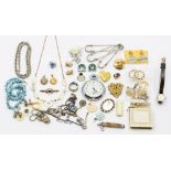 ***AUCTIONEER TO ANNOUNCE WEIGHT AMENDMENT TO 18CT GOLD AS 2.6GMS***Collection of costume jewellery