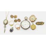 A mixed collection of jewellery items to include a 9ct gold cameo set ring, size O, total gross