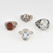 Vier Silberringe mit Besatz