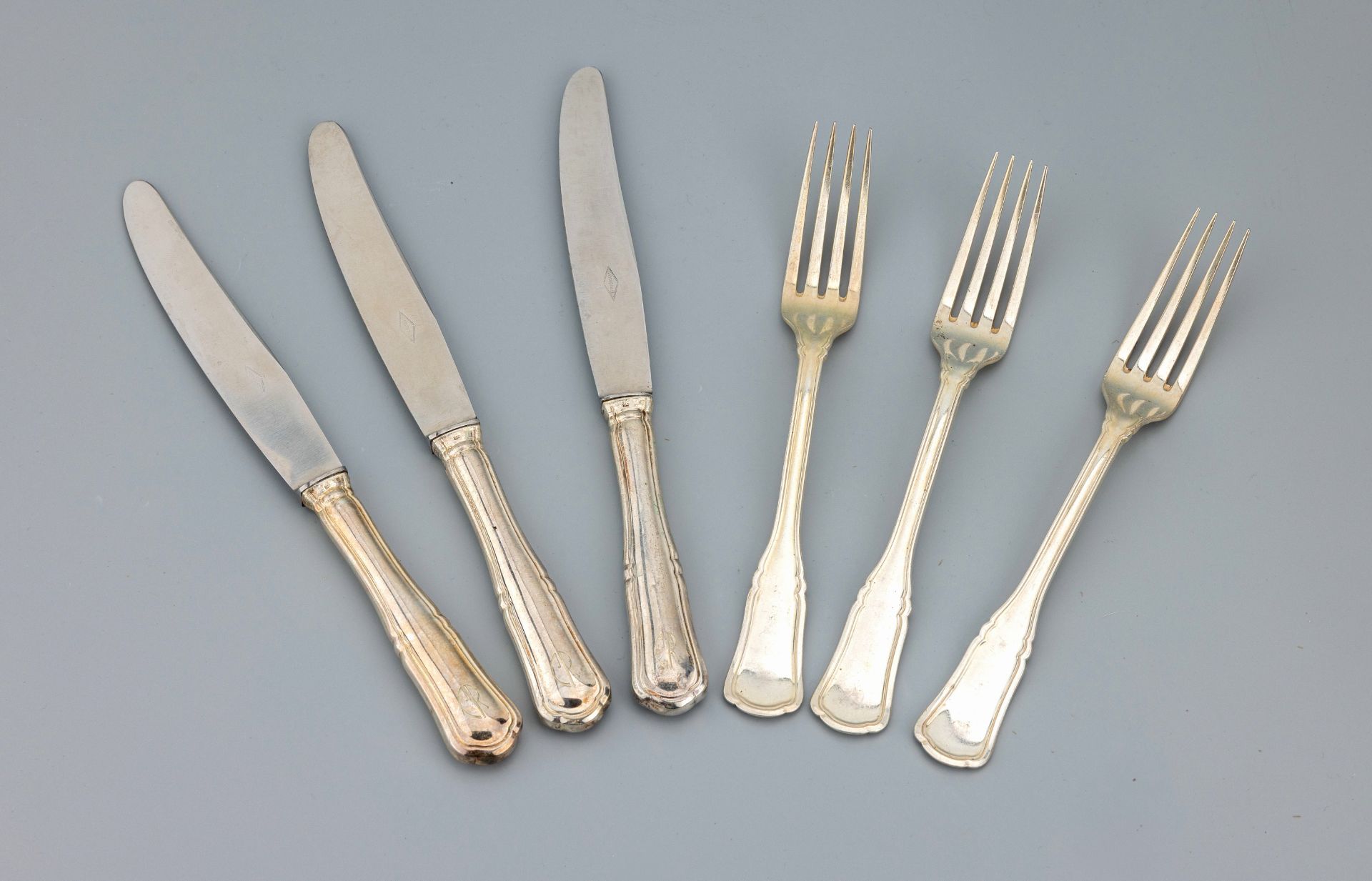 24 tlg. Besteck, 800er Silber, best. aus: 12 Menuegabeln