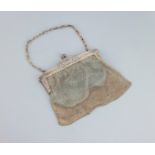 Abendtasche, um 1890, Silber gepr., Bügel geometrisierend