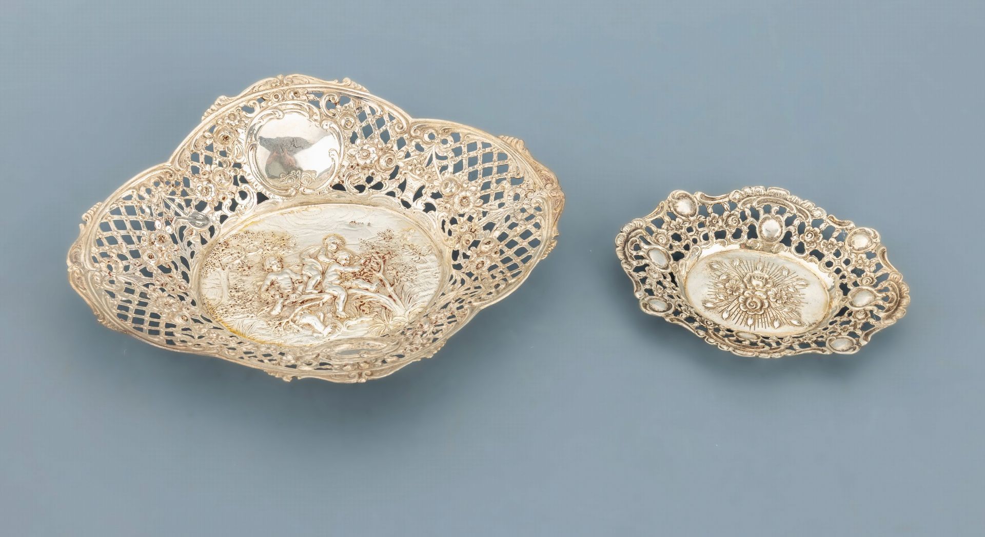 Konvolut 2 Anbietschalen, Hanau um 1890-1900, 1 x 800er