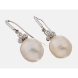 Paar 18 kt Gold Perl-Brillant-Ohrgehänge, WG 750/000, 2