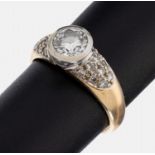 14 kt Gold Brillant-Ring, GG/WG 585/000, mittig in WG