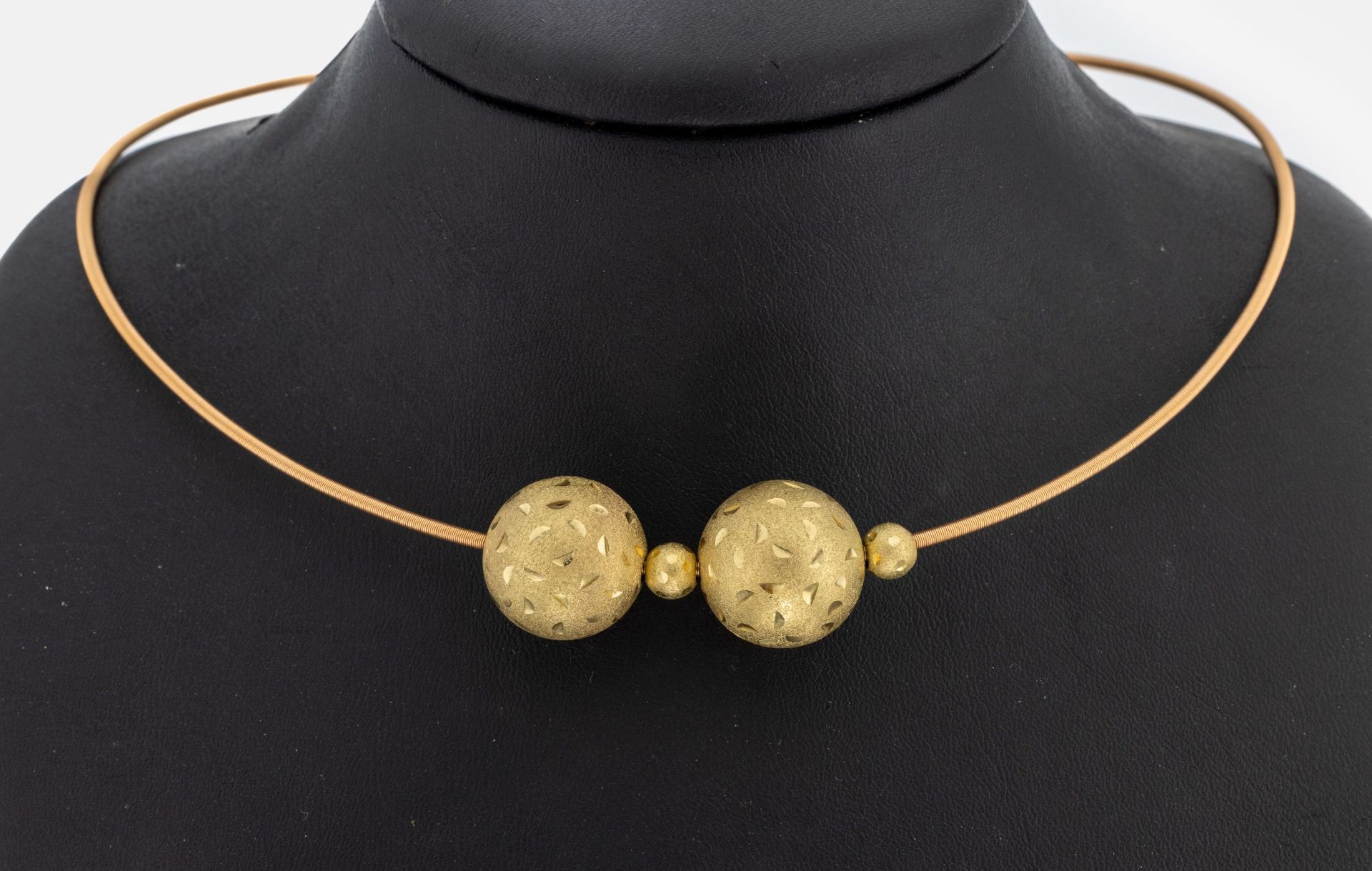 18 kt Gold NIESSING Halsreif, GG/RG 750/000, Kugeln Silber