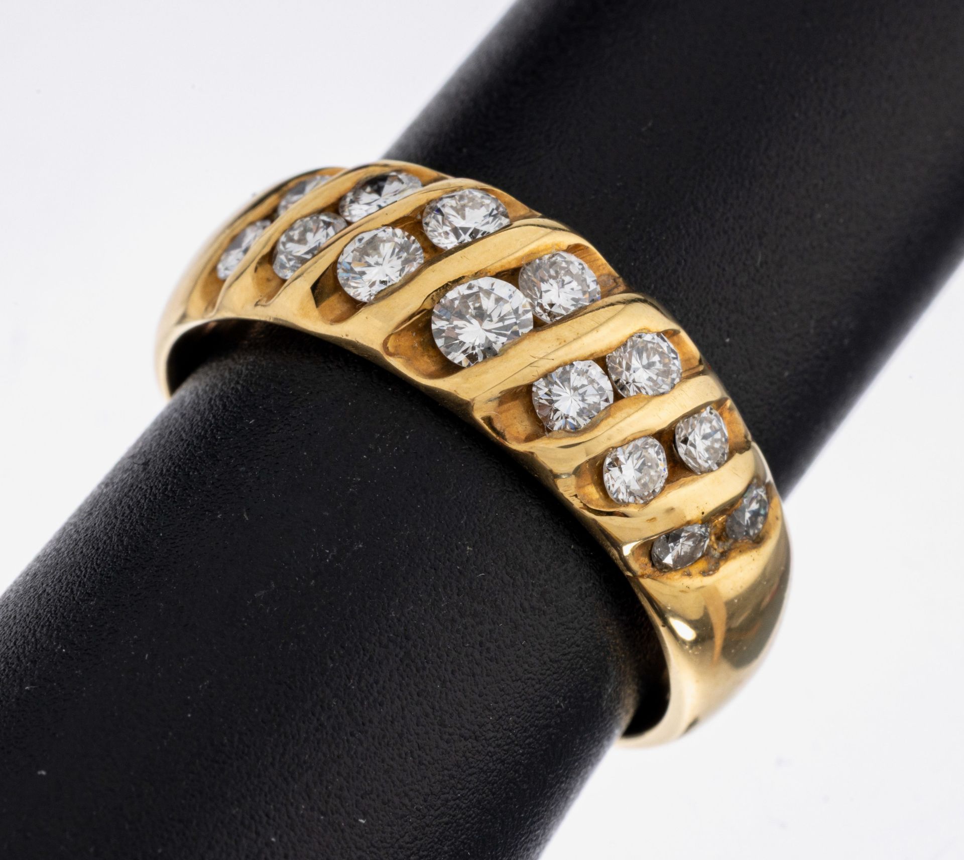 14 kt Gold Brillant-Ring, GG 585/000, 14 Brillanten zus.