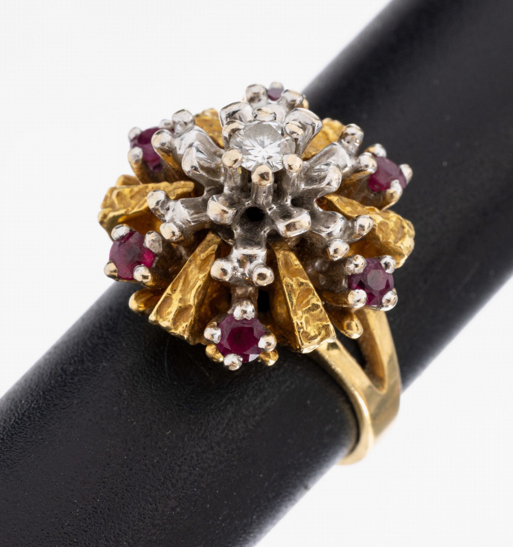 18 kt Gold Rubin-Brillant-Pagodenring, GG/WG 750/000, hoch