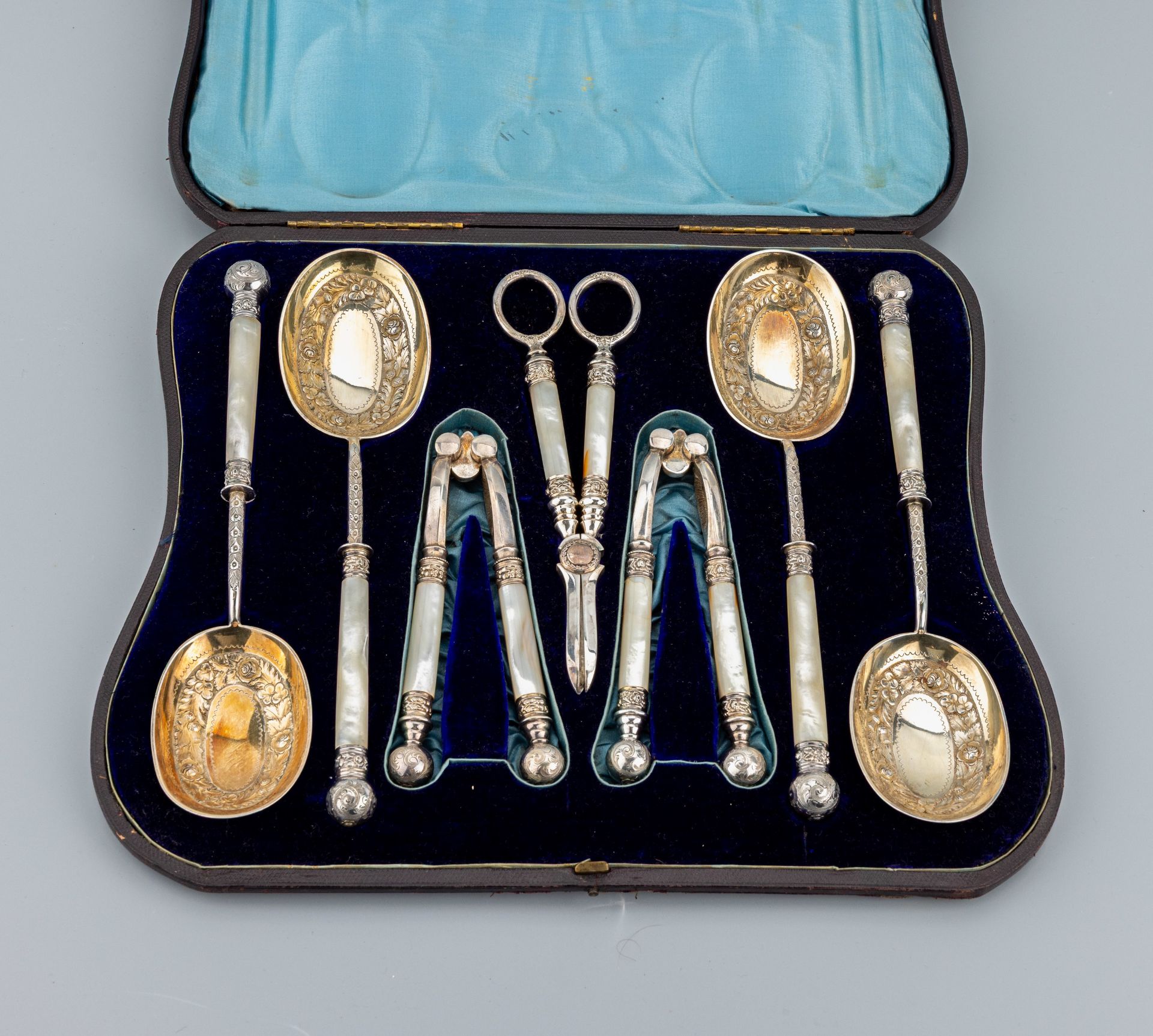 Vorlegebesteck, England, um 1880-1900, Metall versilbert,