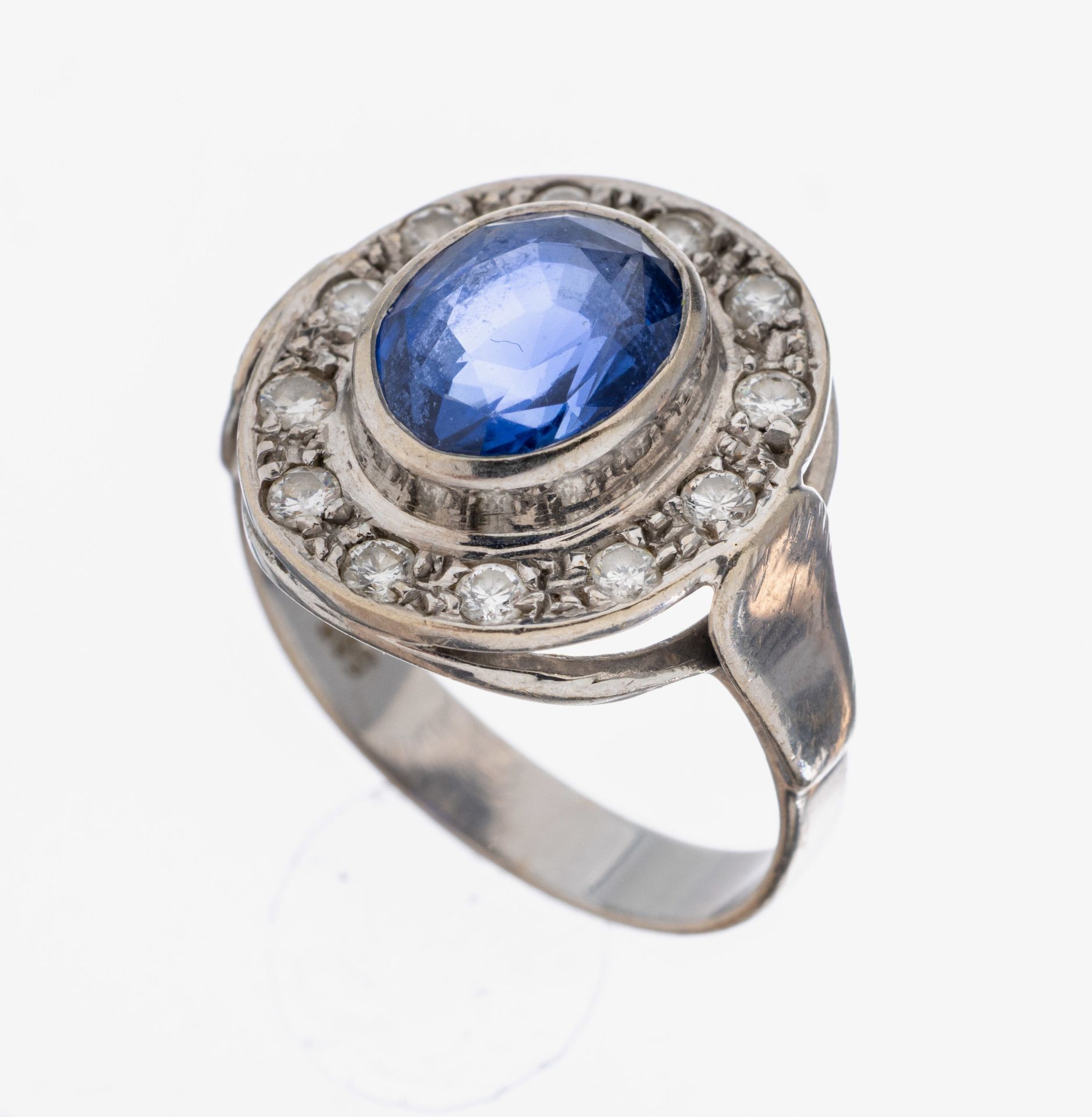 14 kt Gold Saphir-Brillant-Ring, WG 585/000, mittig