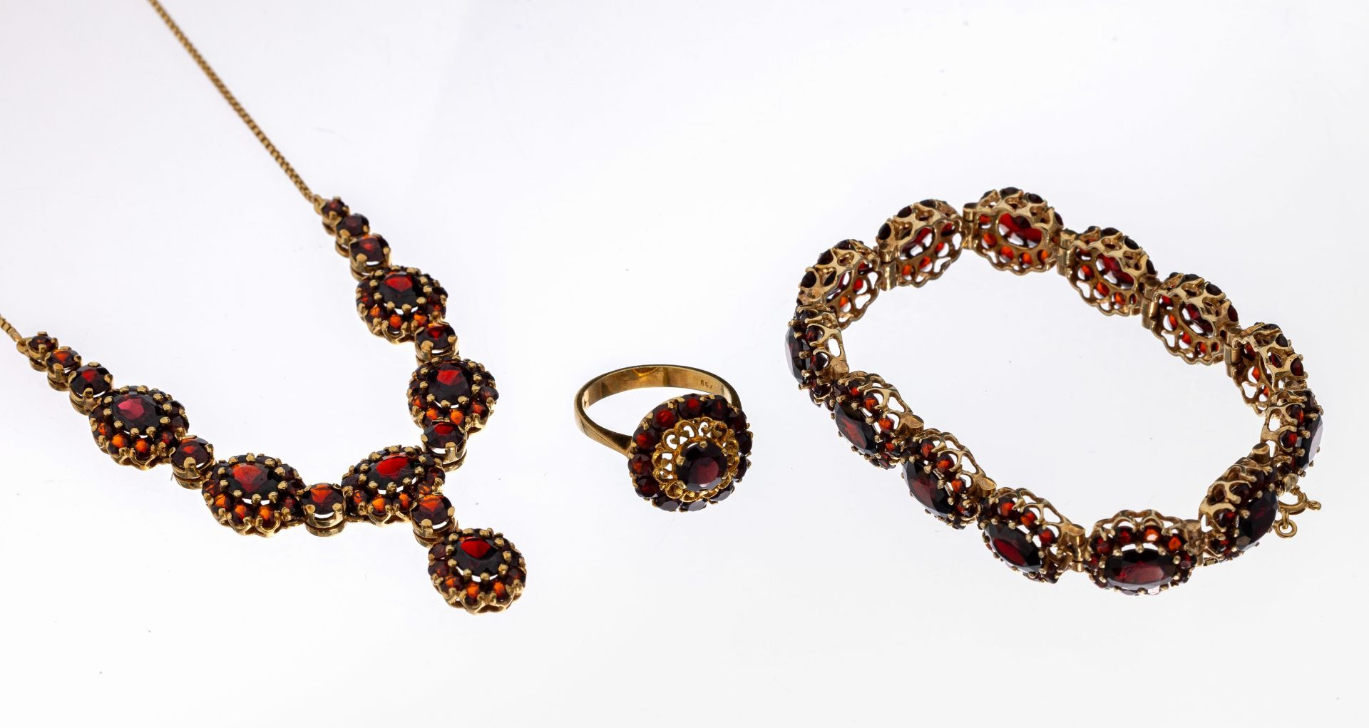 14 kt Gold Granat-Schmuckset, GG 585/000, best. aus: