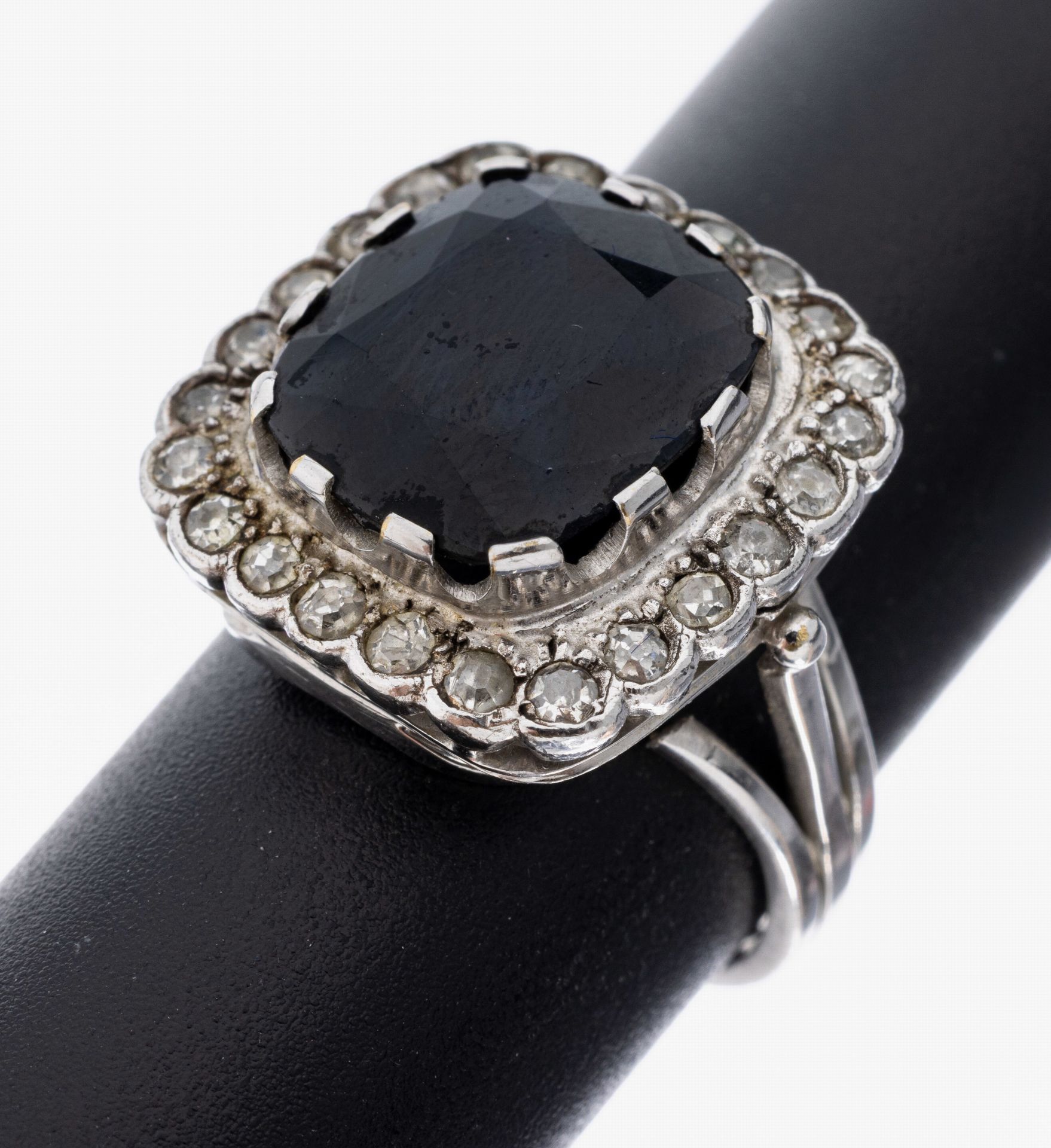 14 kt Gold Saphir-Diamant-Ring, WG 585/000,mittig Saphir