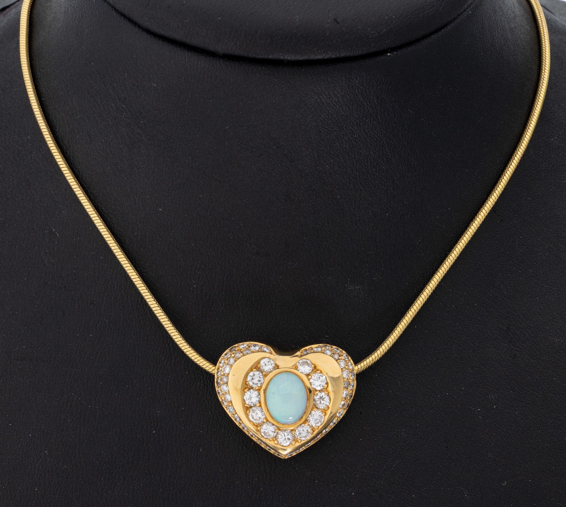 18 kt Gold Opal-Brillant-Anhänger, GG 750/000, Herz,