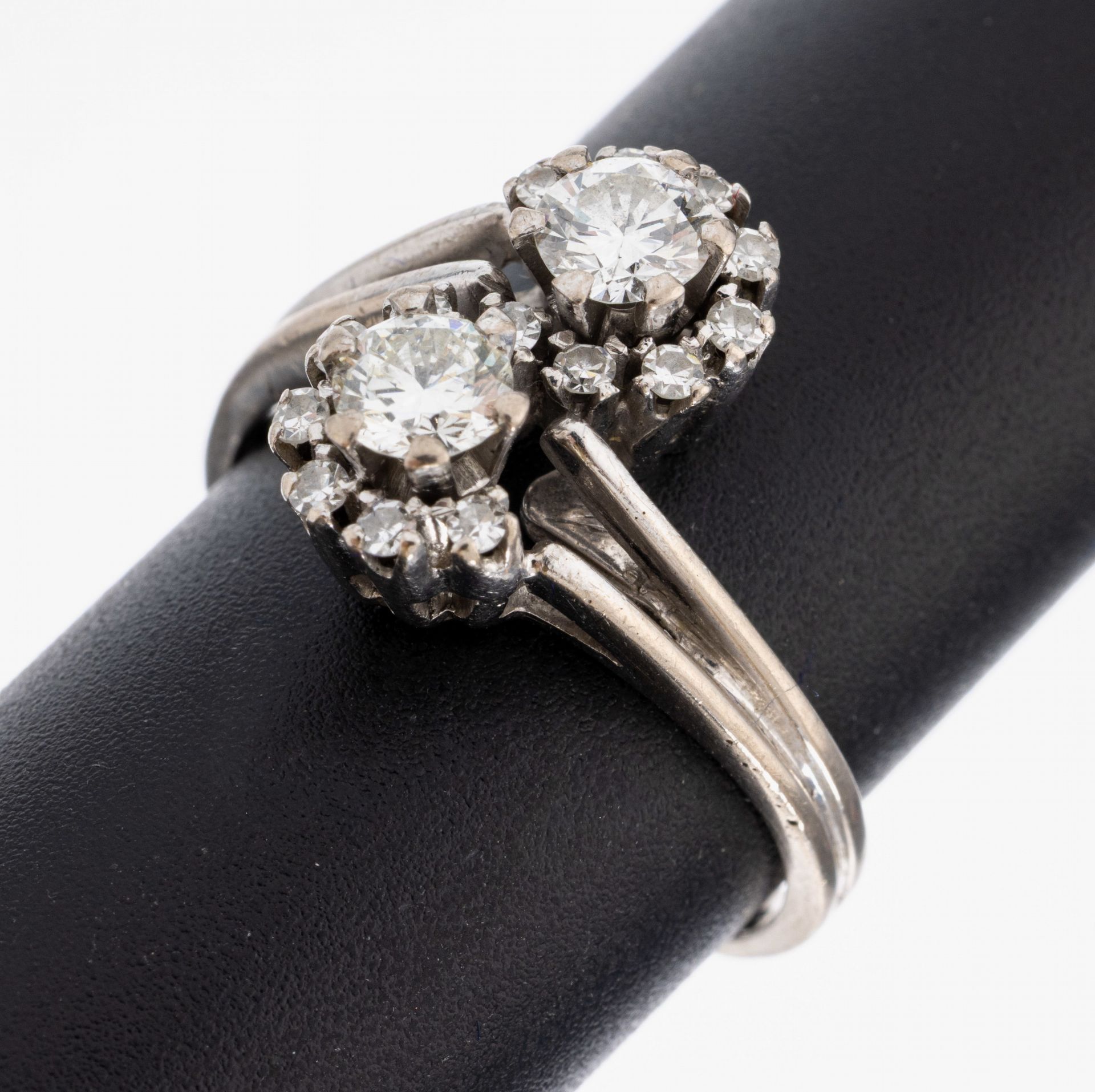 18 kt Gold Diamant-Ring, WG 750/000, 2 Brillanten zus. ca.