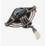 Jugendstil Hämatit-Perl-Brosche, deutsch um 1902-04, 800er