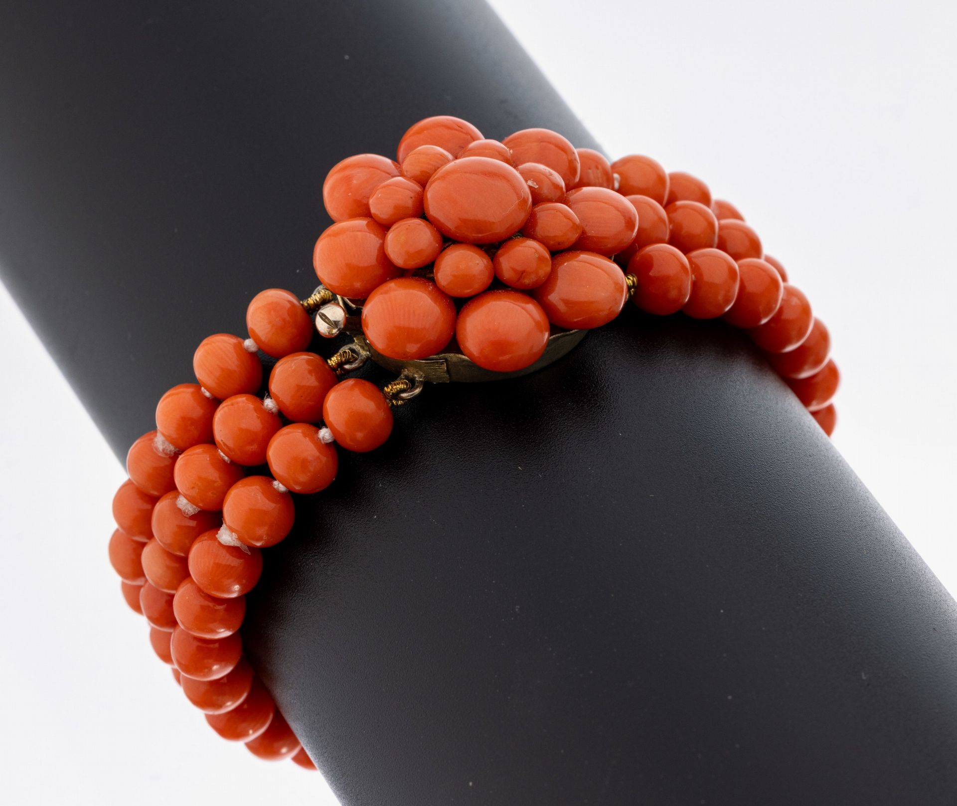 Korallen-Armband, Italien um 1900-20, 3- rhg.