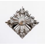 18 kt Gold Brillant-Perl-Brosche, WG 750/000, quadratisch