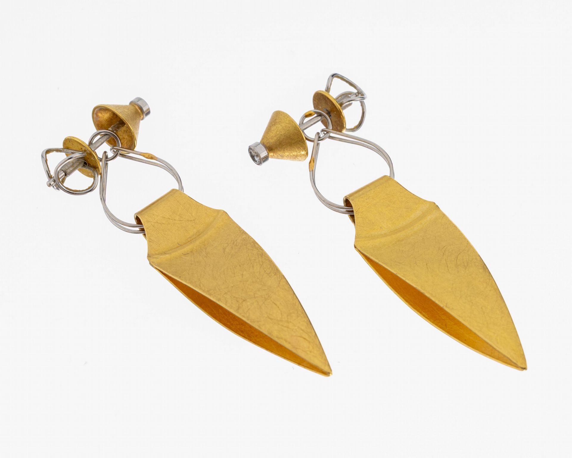 Paar 21.6 kt Gold und Platin Design Brillant- Ohrstecker,