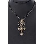 Anhänger, um 1780, Silber und Metall, Schleife mit Kreuz,