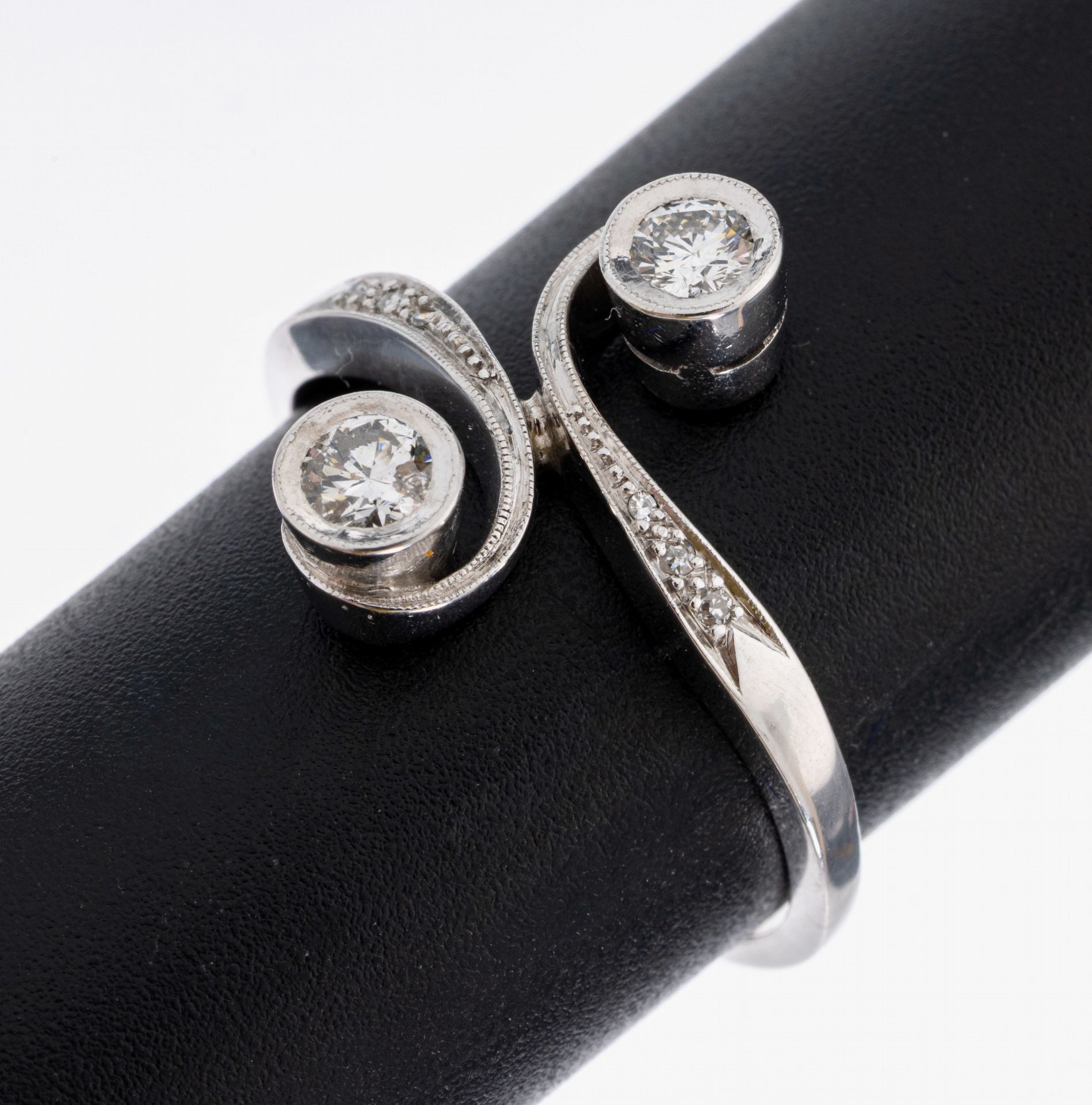 Platin Diamant-Ring, 1930er Jahre, 2 Brillanten und 6 kl.