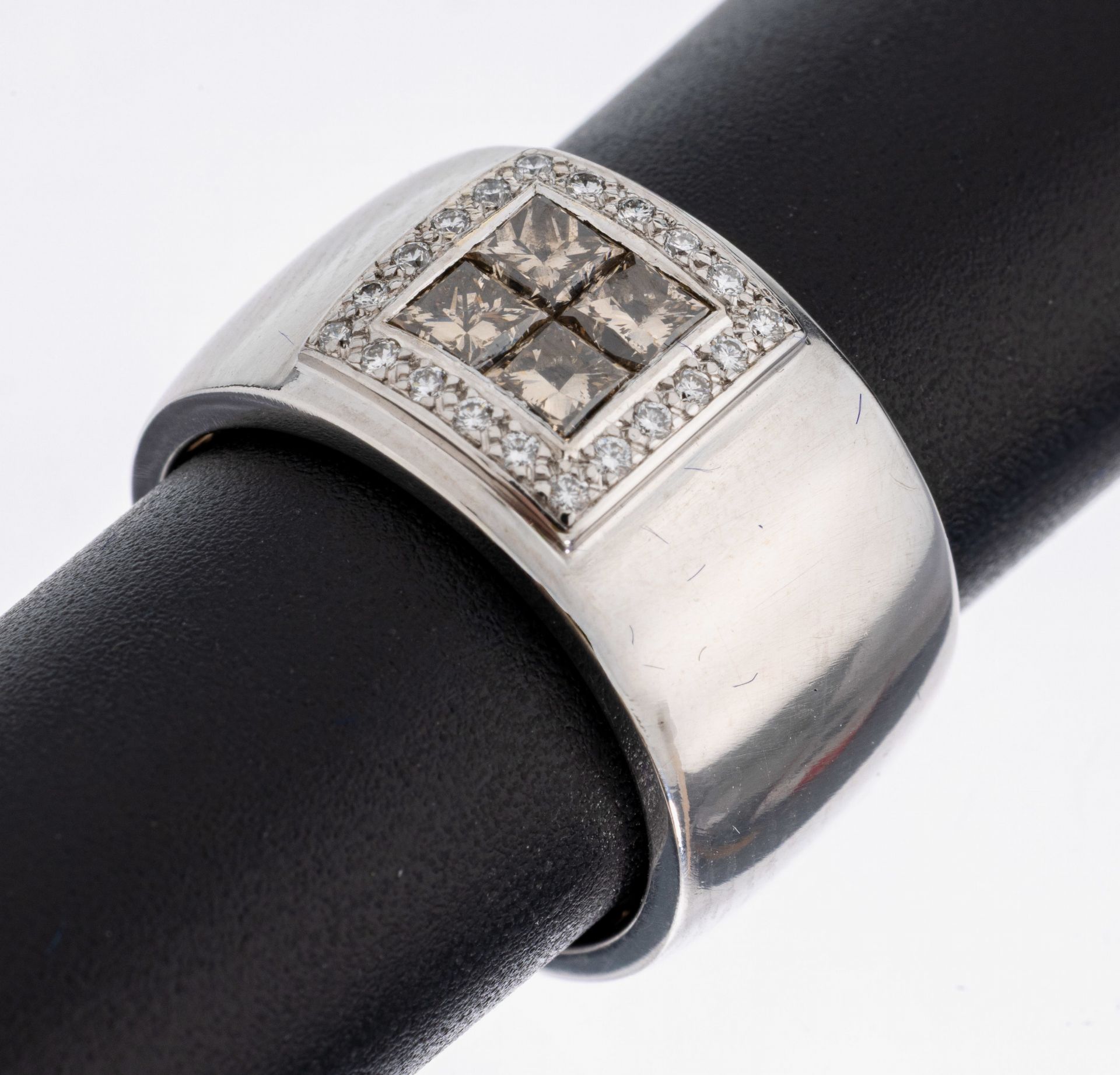 18 kt Gold Diamant-Ring, WG 750/000, 4 Diamantcarrees zus.