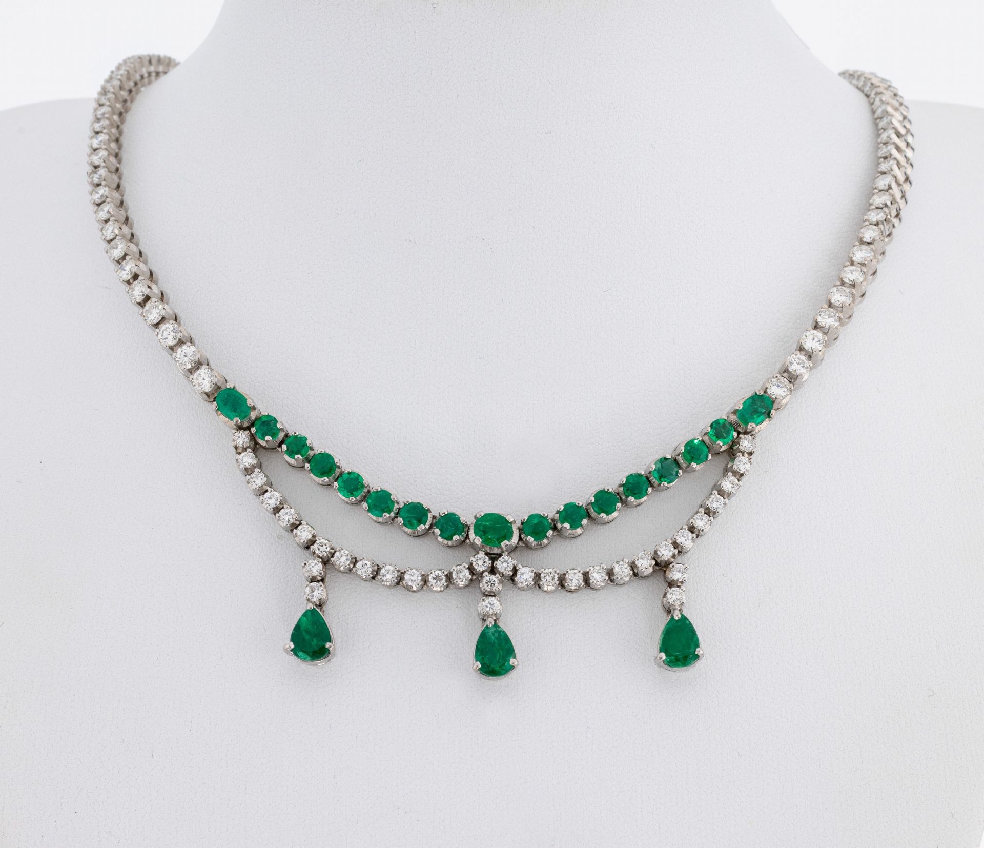 Prunkvolles 14 kt Gold Brillant-Smaragd- Collier, WG