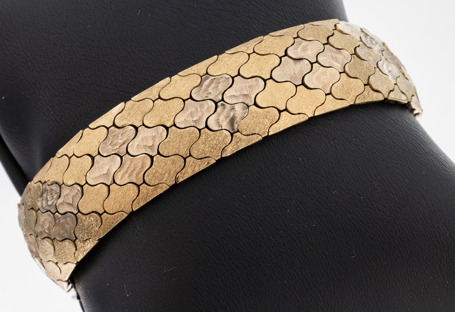 8 kt Gold Armband, GG 333/000, Oberfläche sat. und grav.,