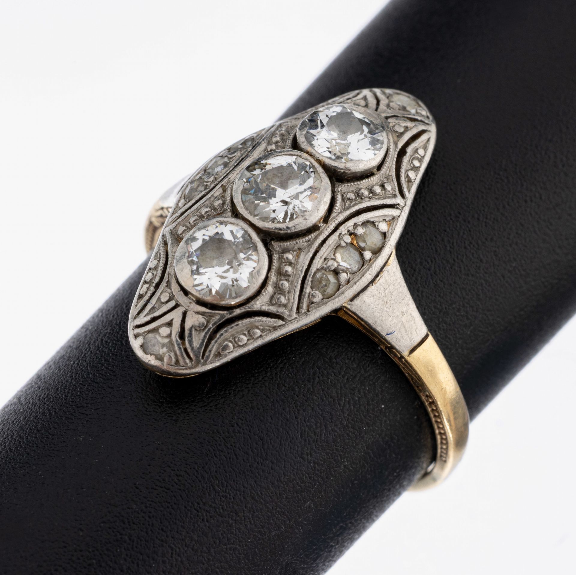 14 kt Gold Diamant-Ring, um 1930, GG/WG 585/000,