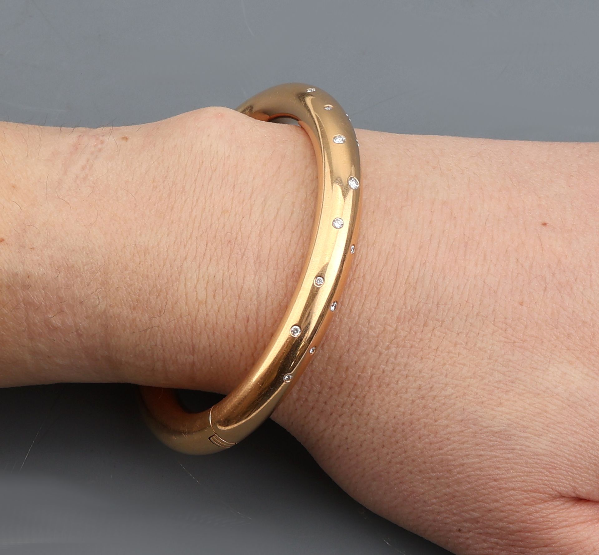 18 kt Gold Brillant-Armreif, GG 750/000, 15 Brillanten - Bild 4 aus 5