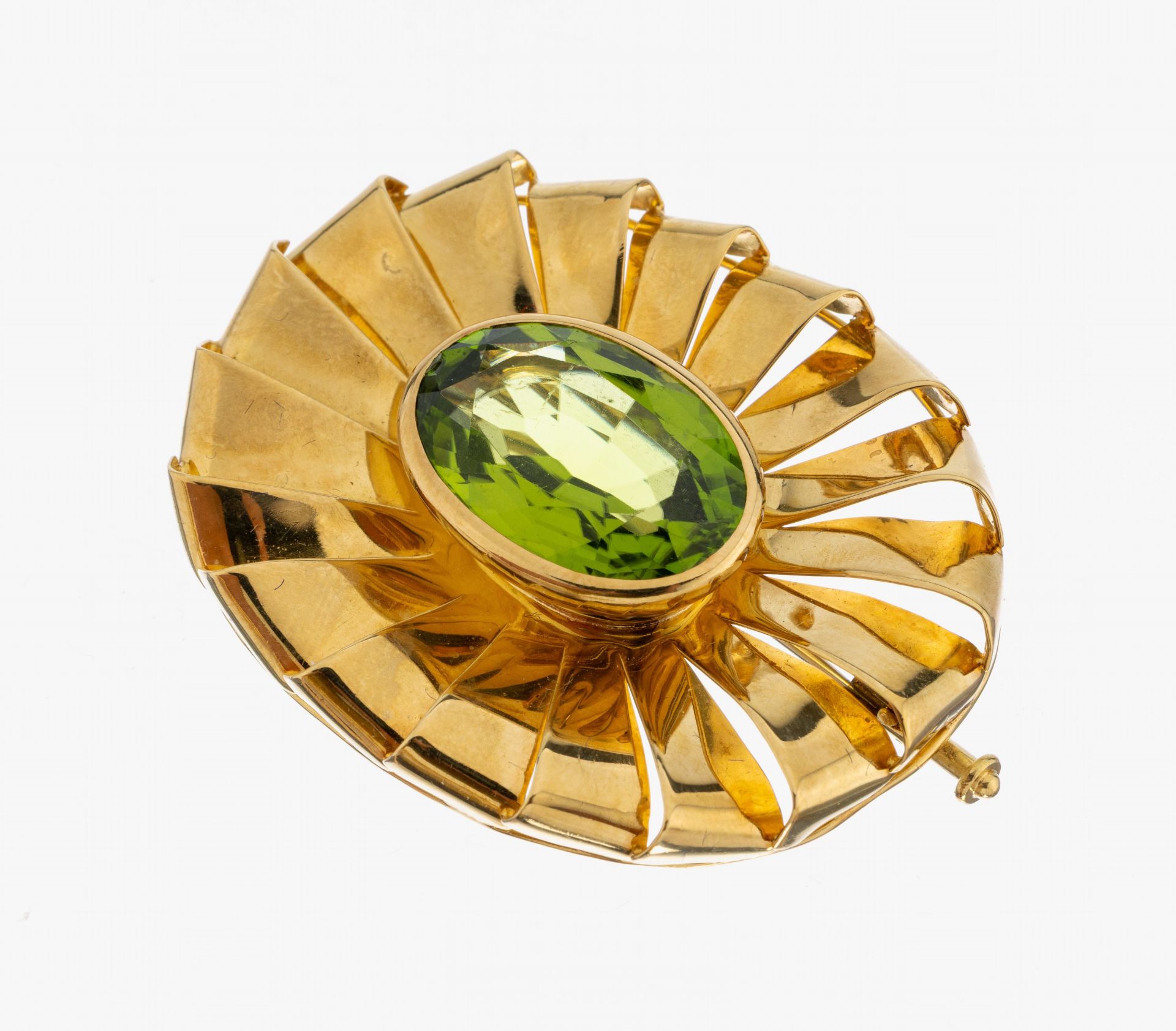 18 kt Gold Peridot-Brosche, GG 750/000 gepr., geschwungen,