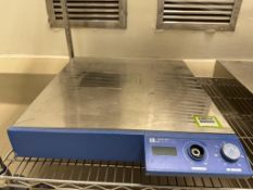 IKA-Werke Heating and Stirring Plate