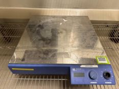 IKA-Werke Heating and Stirring Plate