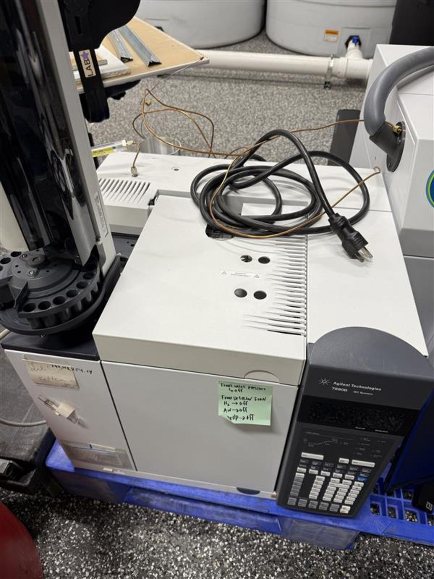 Gas Chromatograph - Image 2 of 4