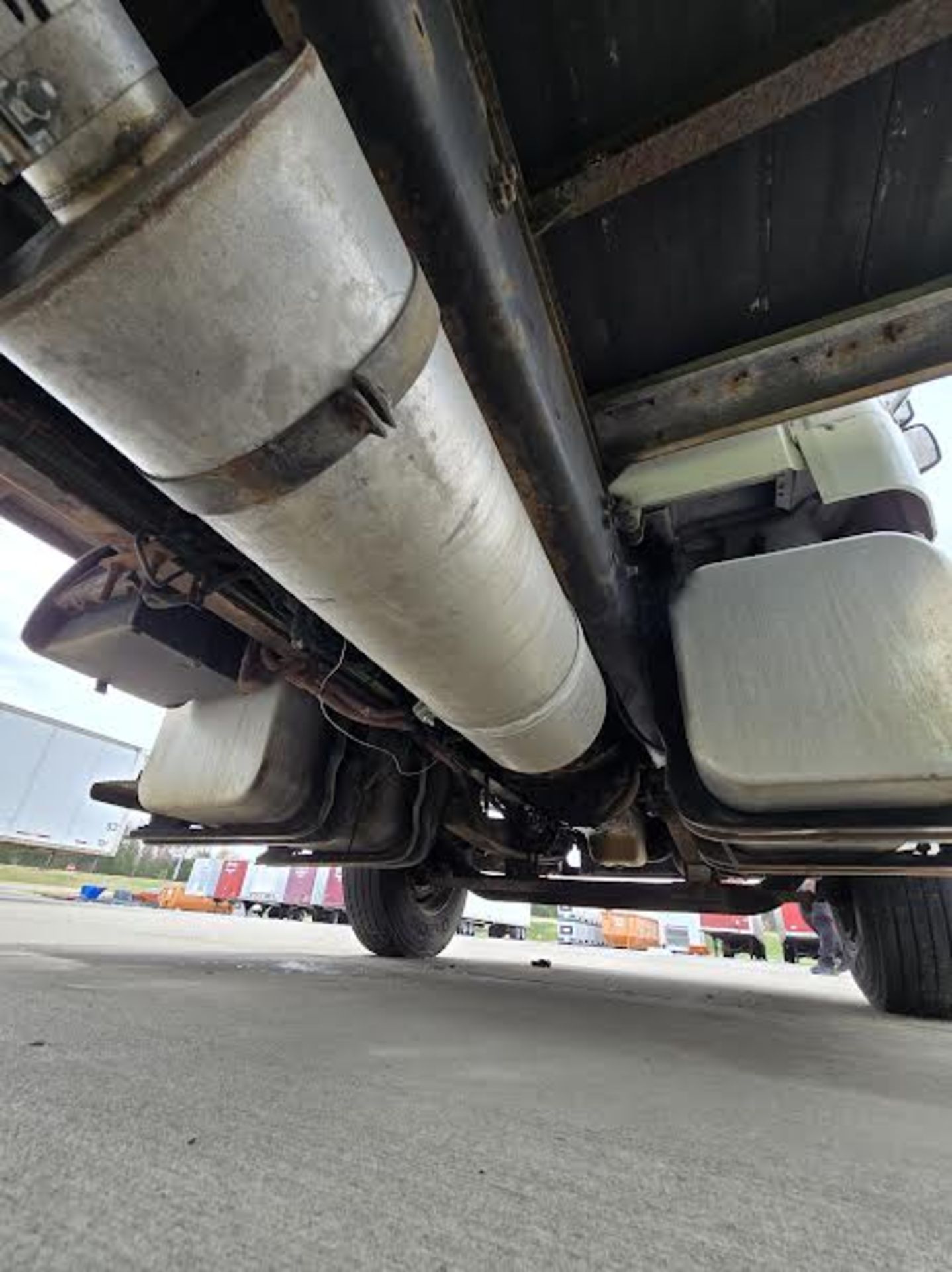 Freightliner Box Truck - Image 19 of 21