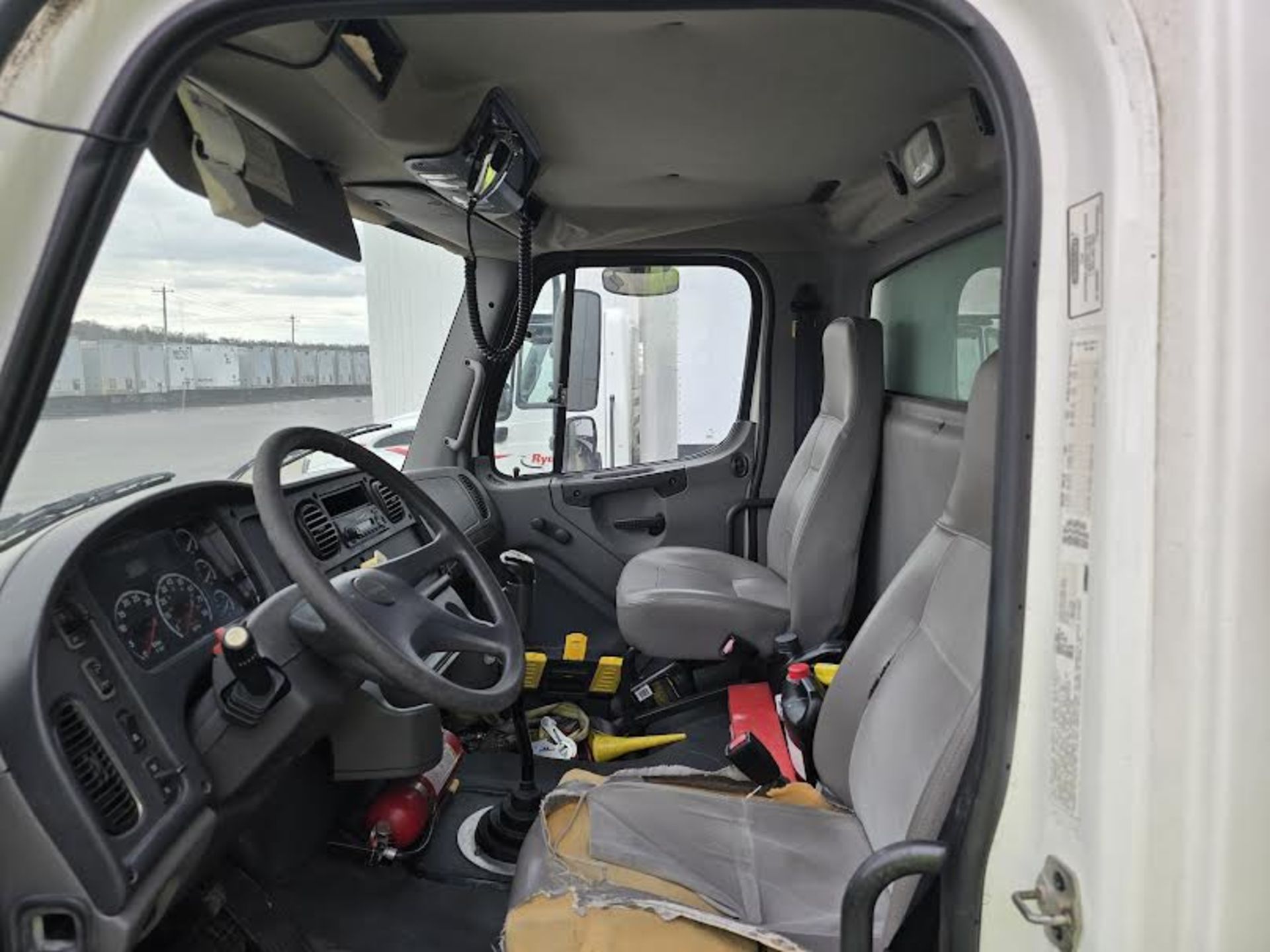 Freightliner Box Truck - Image 8 of 21