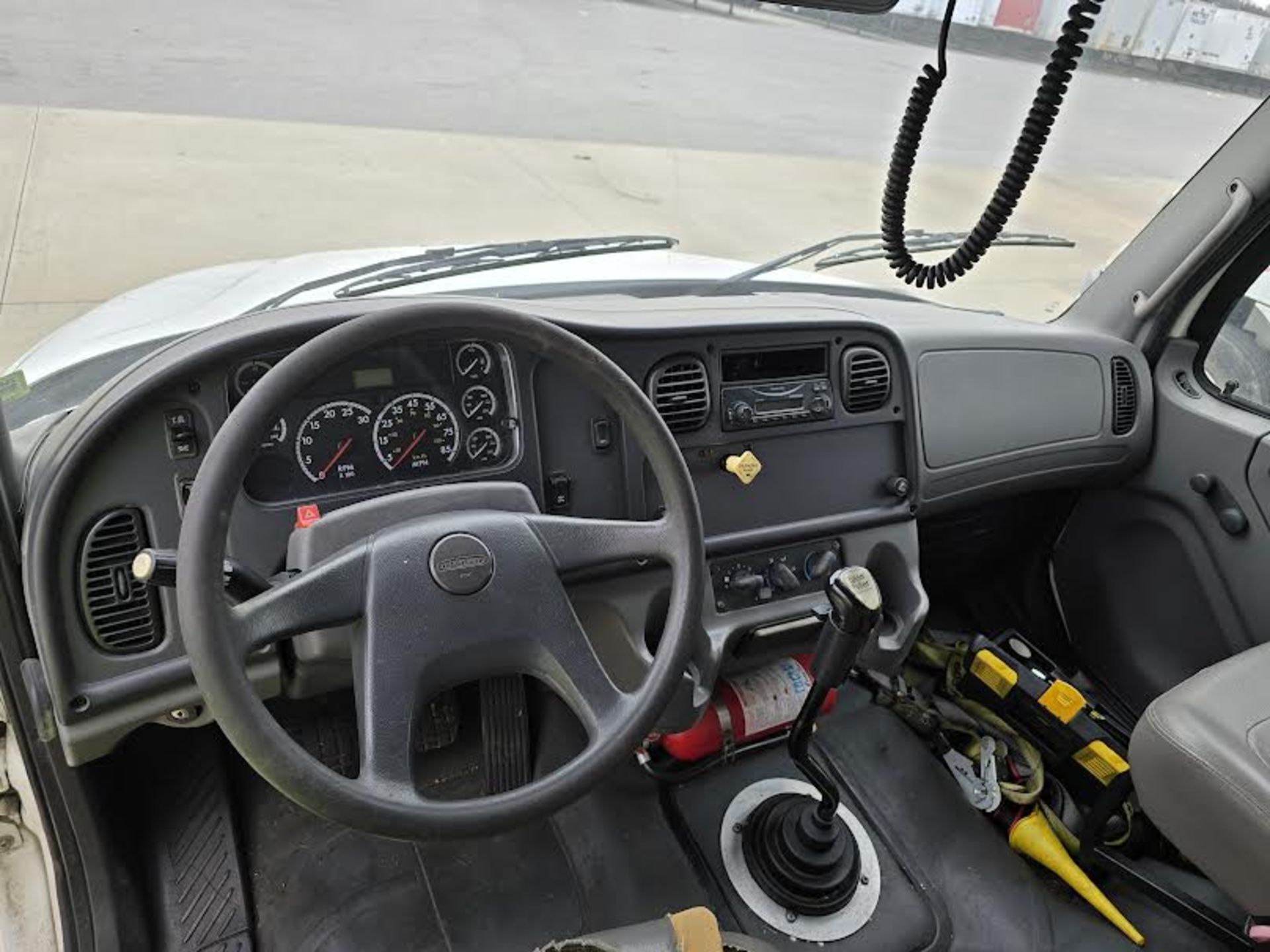 Freightliner Box Truck - Image 9 of 21