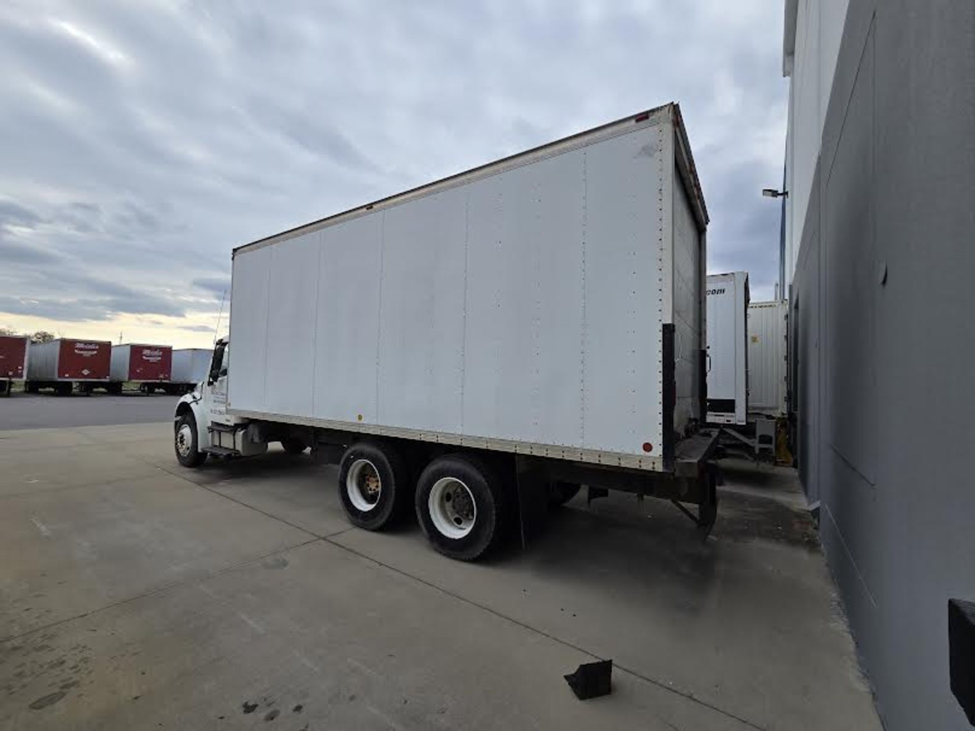 Freightliner Box Truck - Image 7 of 21