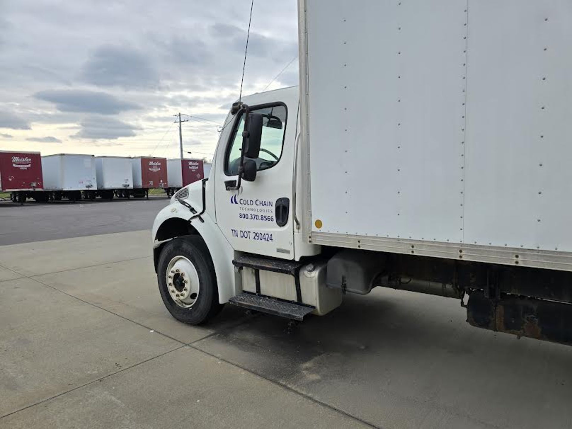 Freightliner Box Truck - Image 6 of 21