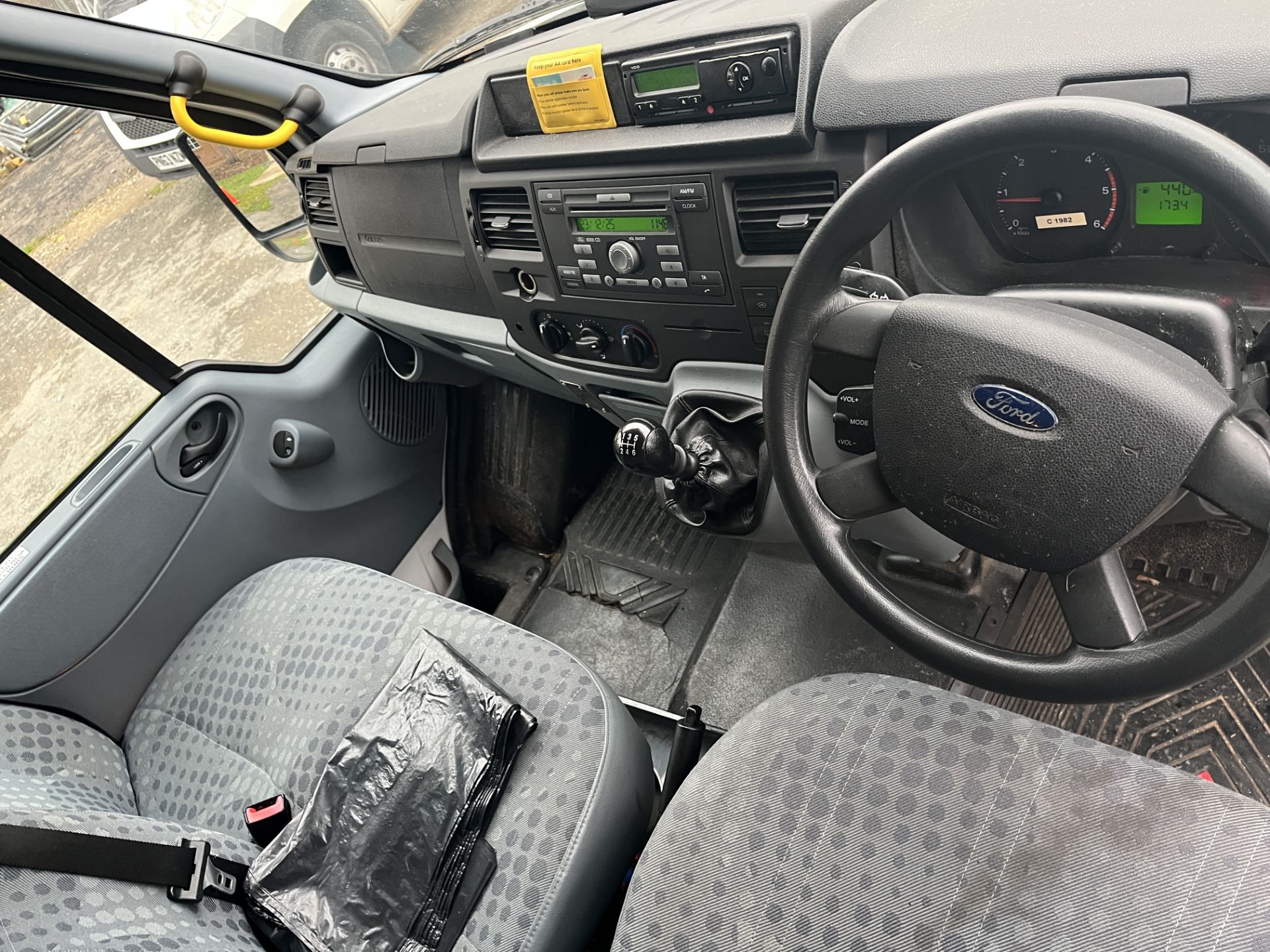 Ford Transit LWB 2.2 TDCi (135ps) Medium Roof Minibus EL RWD 2012/62 ...