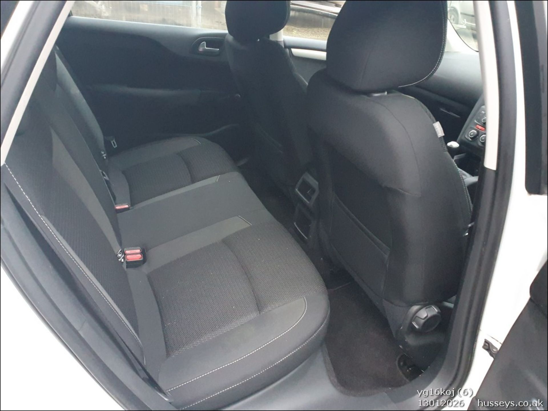 16/16 CITROEN C4 FEEL PURETECH 1200CC PETROL 5 DOOR HATCHBACK YG16KOJ - Image 7 of 44