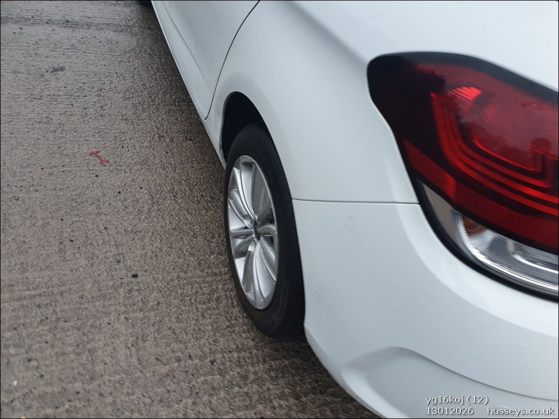 16/16 CITROEN C4 FEEL PURETECH 1200CC PETROL 5 DOOR HATCHBACK YG16KOJ - Image 13 of 44