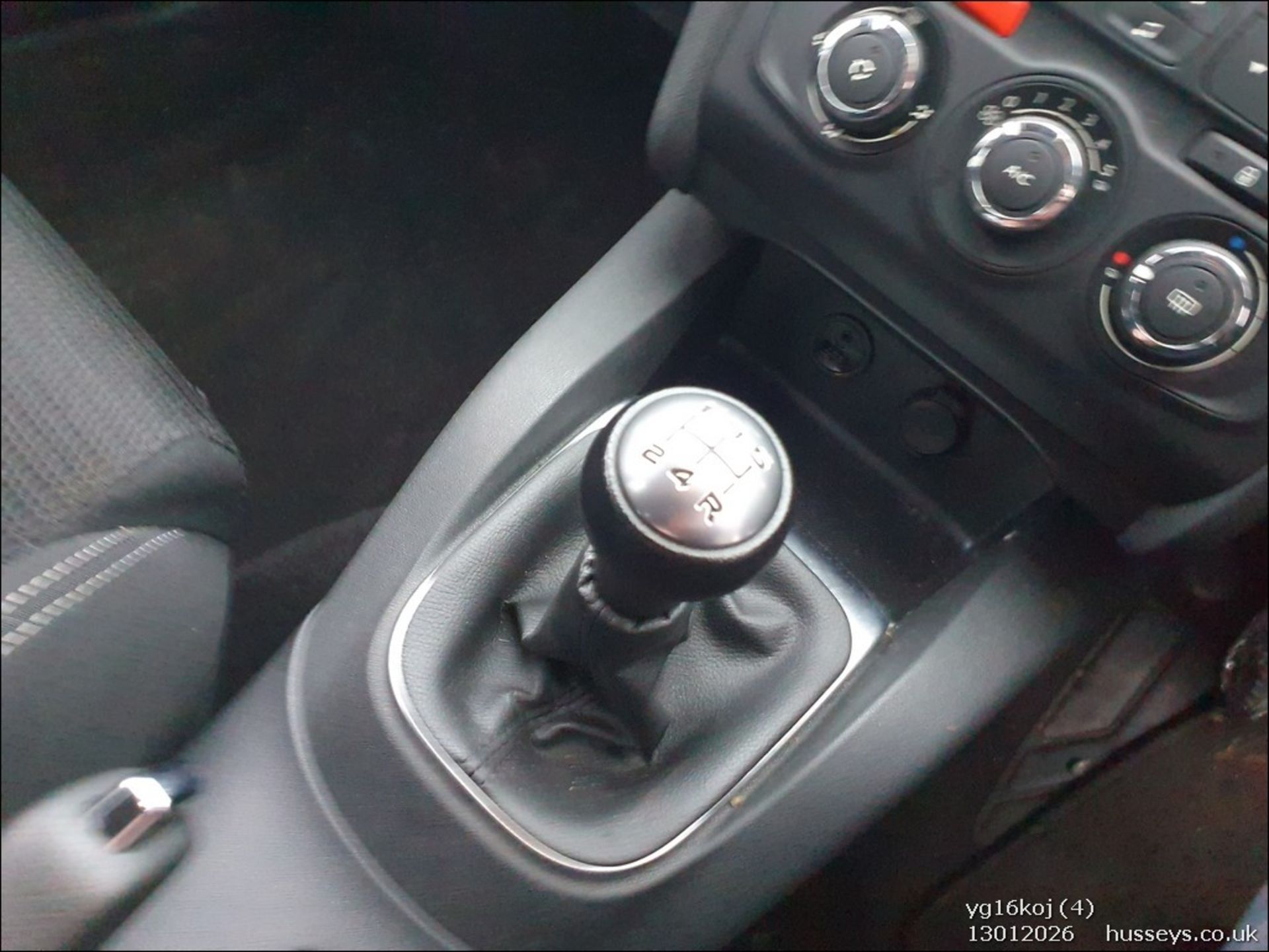 16/16 CITROEN C4 FEEL PURETECH 1200CC PETROL 5 DOOR HATCHBACK YG16KOJ - Image 5 of 44