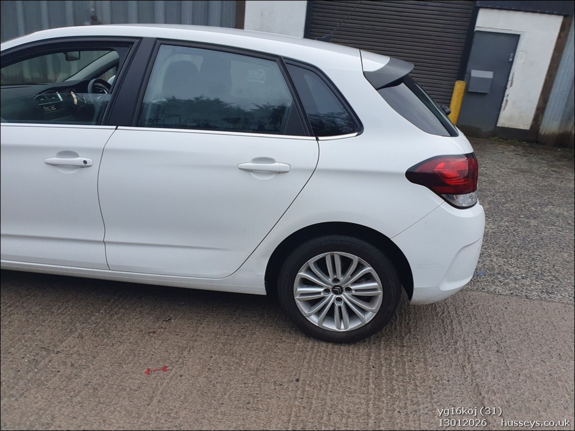 16/16 CITROEN C4 FEEL PURETECH 1200CC PETROL 5 DOOR HATCHBACK YG16KOJ - Image 32 of 44