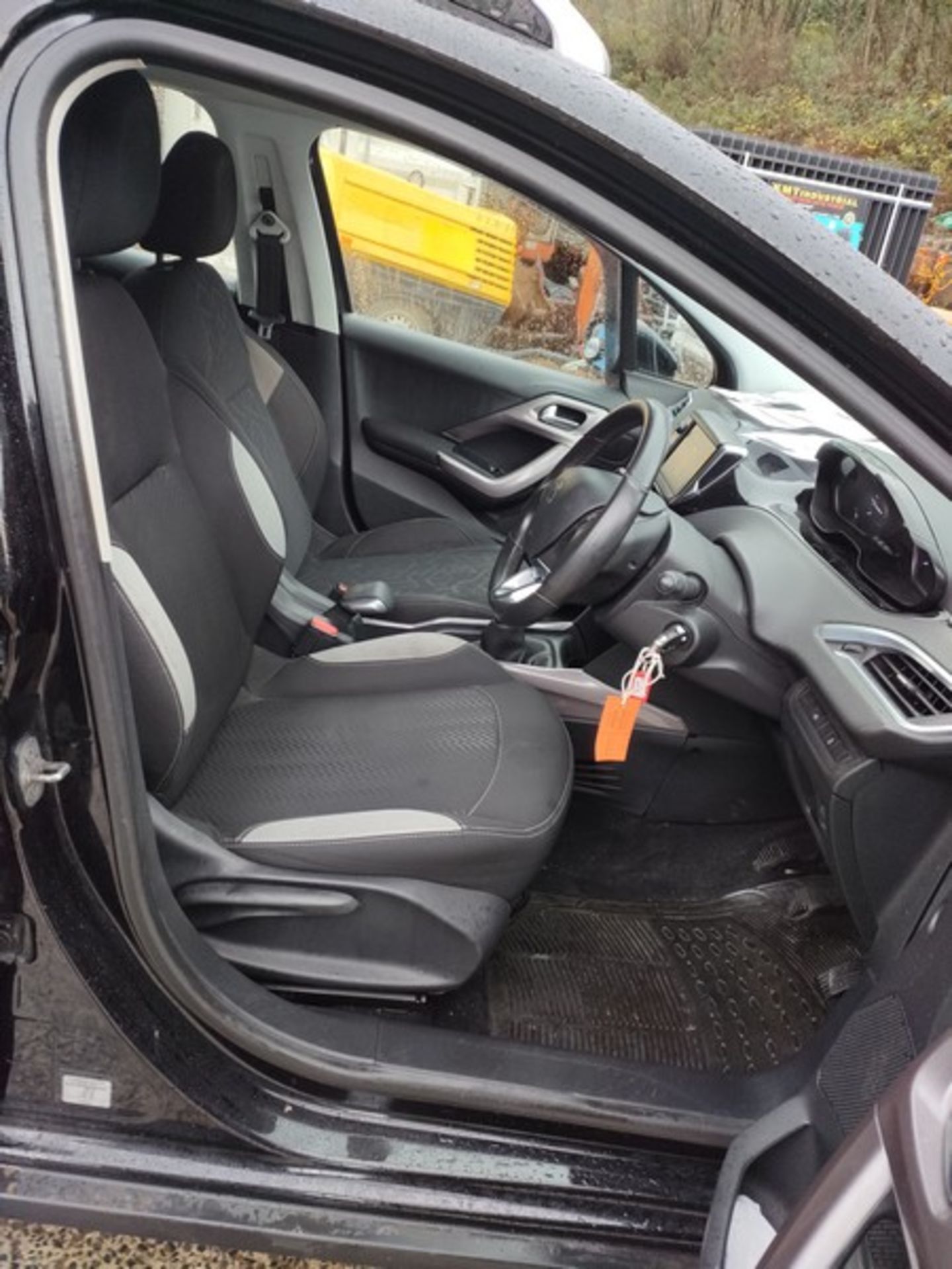 16/16 PEUGEOT 2008 ACTIVE BLUE HDI 1560cc 5 Speed Manual Diesel 5 Door Hatchback Black 126K EA16DMZ - Image 38 of 51