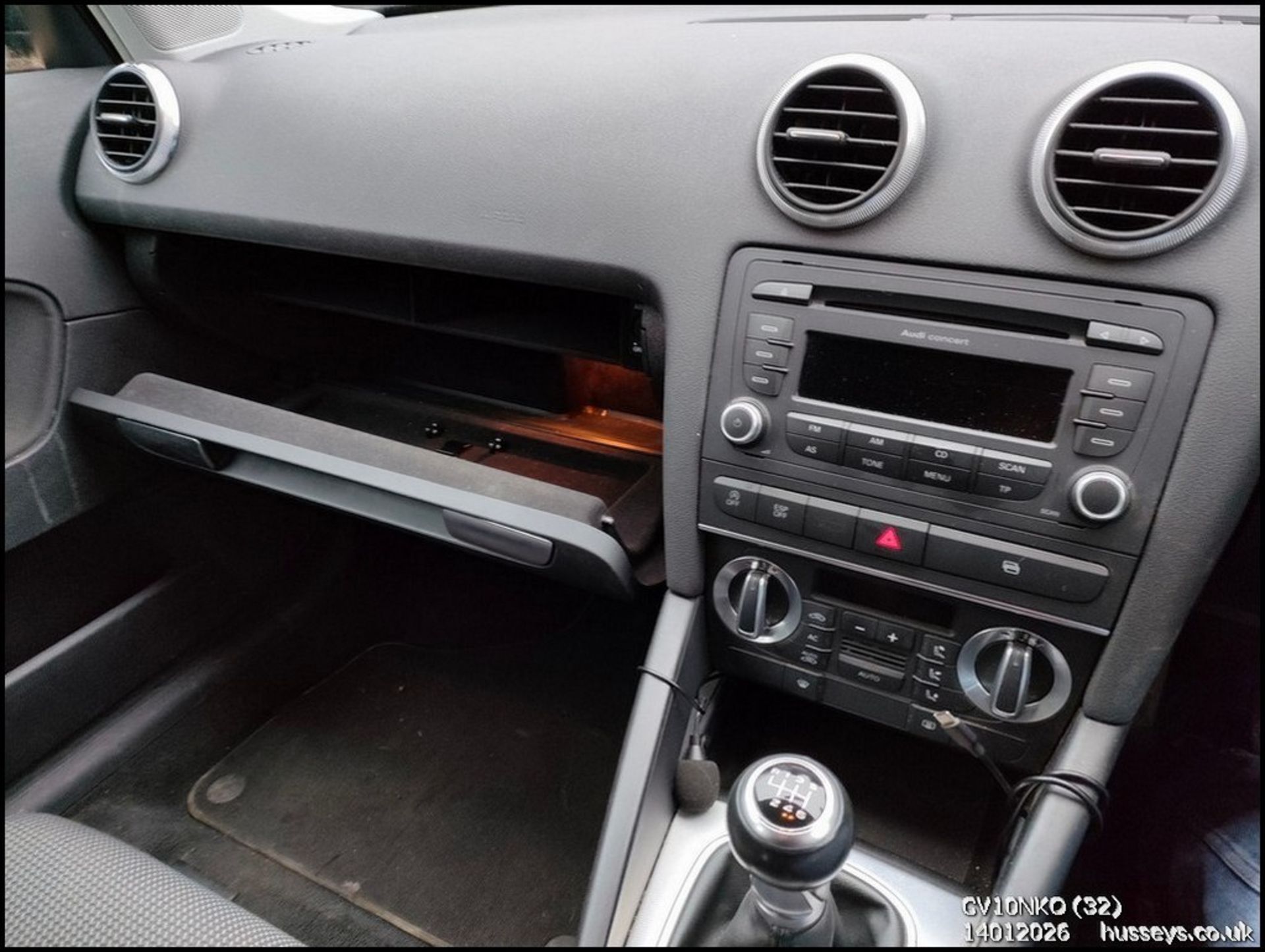 10/10 AUDI A3 SPORT TFSI 1390cc 6 Spd Manual Petrol 5 Dr H/Back (Grey, 97k) CV10NKO - Image 32 of 35